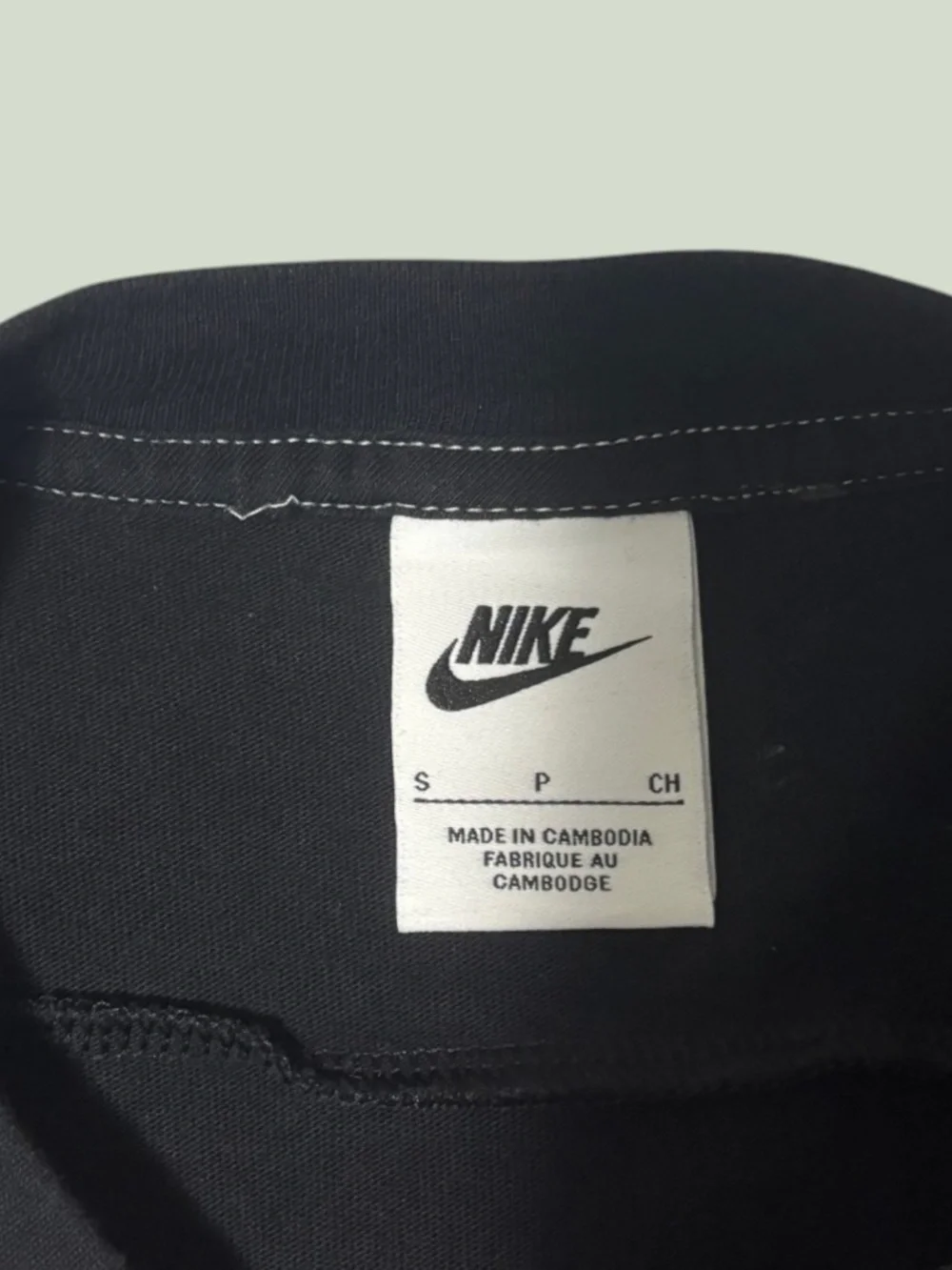 Y2K Nike Cropped Shirt